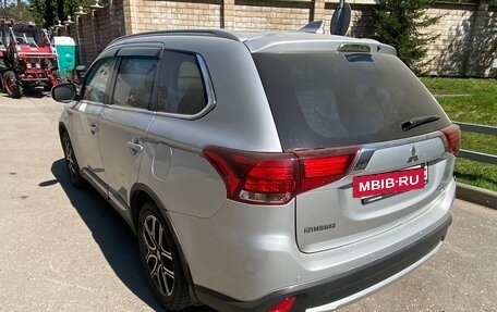 Mitsubishi Outlander III рестайлинг 3, 2017 год, 1 820 000 рублей, 7 фотография