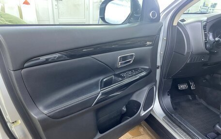 Mitsubishi Outlander III рестайлинг 3, 2017 год, 1 820 000 рублей, 17 фотография