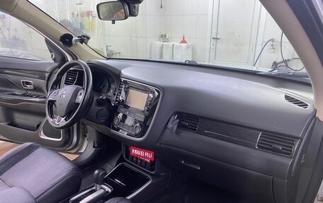 Mitsubishi Outlander III рестайлинг 3, 2017 год, 1 820 000 рублей, 19 фотография