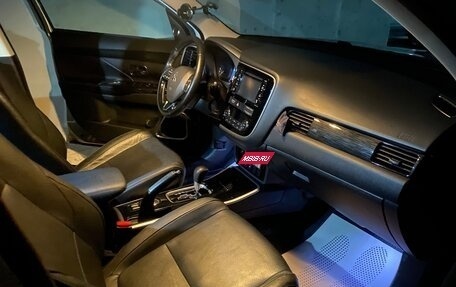 Mitsubishi Outlander III рестайлинг 3, 2017 год, 1 820 000 рублей, 23 фотография