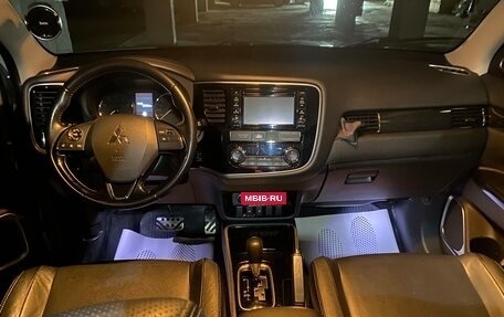 Mitsubishi Outlander III рестайлинг 3, 2017 год, 1 820 000 рублей, 25 фотография