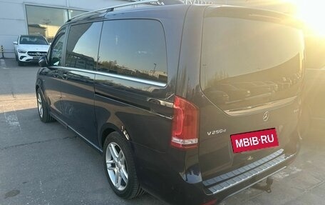 Mercedes-Benz V-Класс, 2017 год, 4 300 000 рублей, 6 фотография