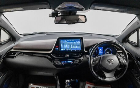 Toyota C-HR I рестайлинг, 2018 год, 1 900 000 рублей, 10 фотография