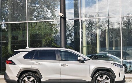 Toyota RAV4, 2020 год, 2 990 000 рублей, 5 фотография