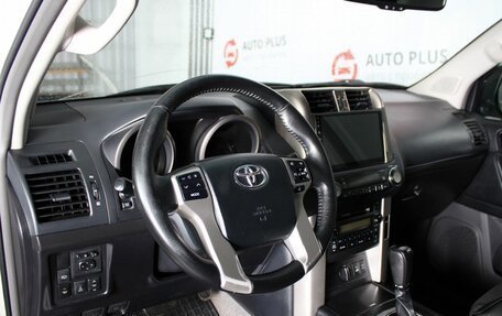 Toyota Land Cruiser Prado 150 рестайлинг 2, 2013 год, 3 070 000 рублей, 7 фотография