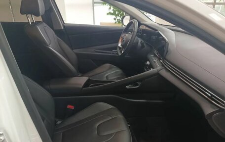 Hyundai Elantra, 2024 год, 2 165 000 рублей, 17 фотография