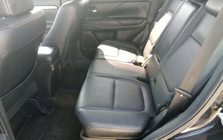 Mitsubishi Outlander III рестайлинг 3, 2013 год, 1 400 000 рублей, 7 фотография