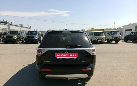 Mitsubishi Outlander III рестайлинг 3, 2013 год, 1 400 000 рублей, 4 фотография