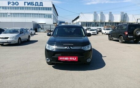 Mitsubishi Outlander III рестайлинг 3, 2013 год, 1 400 000 рублей, 3 фотография
