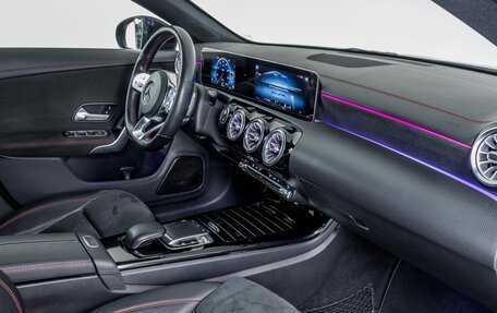 Mercedes-Benz CLA, 2019 год, 2 400 000 рублей, 9 фотография
