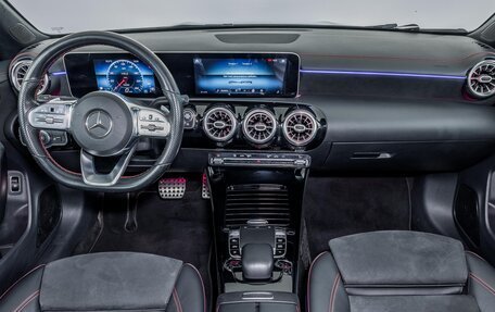 Mercedes-Benz CLA, 2019 год, 2 400 000 рублей, 10 фотография