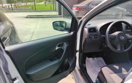 Volkswagen Polo VI (EU Market), 2012 год, 800 000 рублей, 11 фотография
