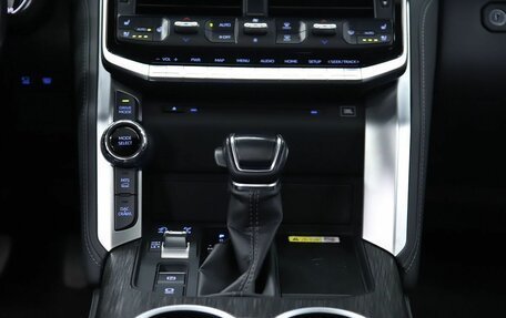 Toyota Land Cruiser, 2021 год, 10 990 000 рублей, 17 фотография