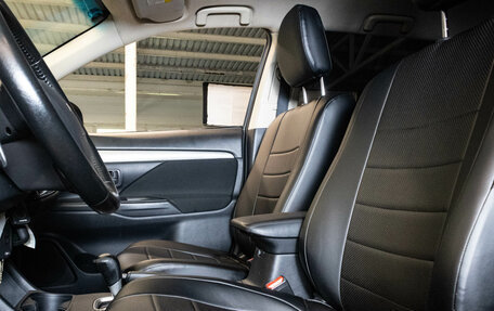 Mitsubishi Outlander III рестайлинг 3, 2013 год, 1 279 000 рублей, 9 фотография