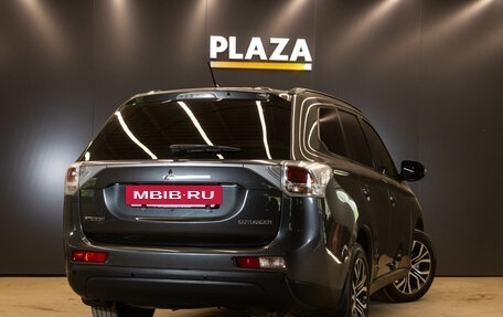 Mitsubishi Outlander III рестайлинг 3, 2013 год, 1 279 000 рублей, 4 фотография