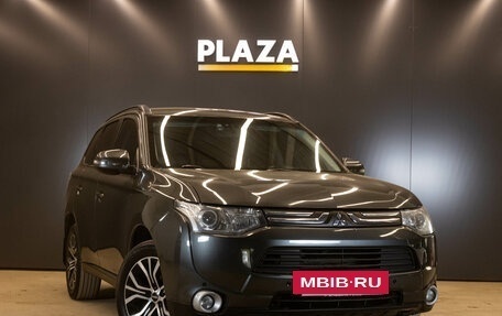 Mitsubishi Outlander III рестайлинг 3, 2013 год, 1 279 000 рублей, 2 фотография
