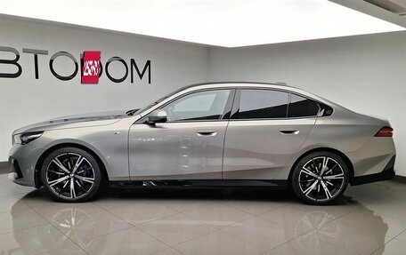 BMW 5 серия, 2025 год, 9 555 000 рублей, 2 фотография