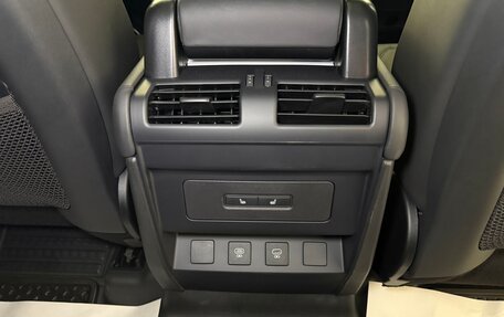 Land Rover Defender II, 2024 год, 10 999 000 рублей, 16 фотография