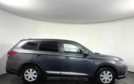 Mitsubishi Outlander III рестайлинг 3, 2020 год, 1 900 000 рублей, 4 фотография