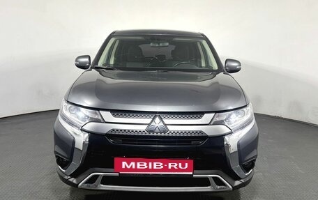 Mitsubishi Outlander III рестайлинг 3, 2020 год, 1 900 000 рублей, 2 фотография