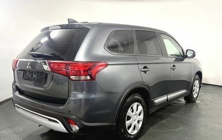 Mitsubishi Outlander III рестайлинг 3, 2020 год, 1 900 000 рублей, 5 фотография