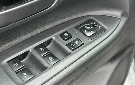 Mitsubishi Outlander III рестайлинг 3, 2020 год, 1 900 000 рублей, 10 фотография