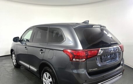 Mitsubishi Outlander III рестайлинг 3, 2020 год, 1 900 000 рублей, 7 фотография