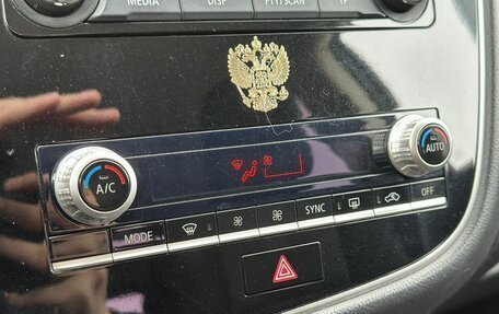 Mitsubishi Outlander III рестайлинг 3, 2020 год, 1 900 000 рублей, 18 фотография