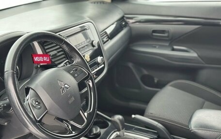 Mitsubishi Outlander III рестайлинг 3, 2020 год, 1 900 000 рублей, 9 фотография