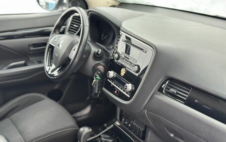 Mitsubishi Outlander III рестайлинг 3, 2020 год, 1 900 000 рублей, 29 фотография