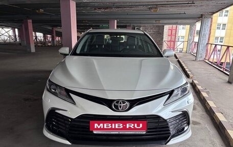 Toyota Camry, 2021 год, 3 200 000 рублей, 6 фотография