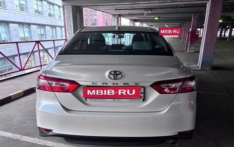 Toyota Camry, 2021 год, 3 200 000 рублей, 5 фотография