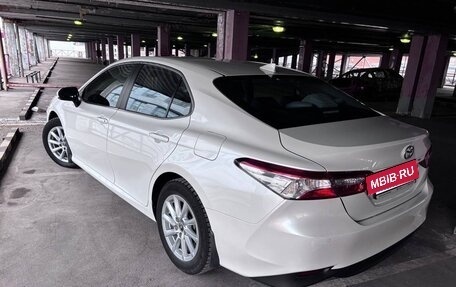 Toyota Camry, 2021 год, 3 200 000 рублей, 2 фотография