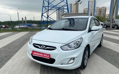 Hyundai Solaris II рестайлинг, 2013 год, 630 000 рублей, 1 фотография