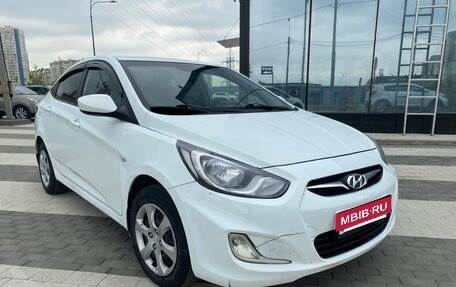 Hyundai Solaris II рестайлинг, 2013 год, 630 000 рублей, 2 фотография