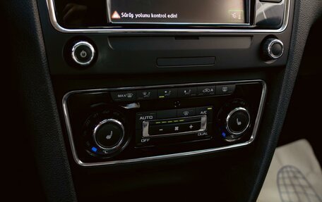 Skoda Superb III рестайлинг, 2014 год, 1 095 000 рублей, 15 фотография