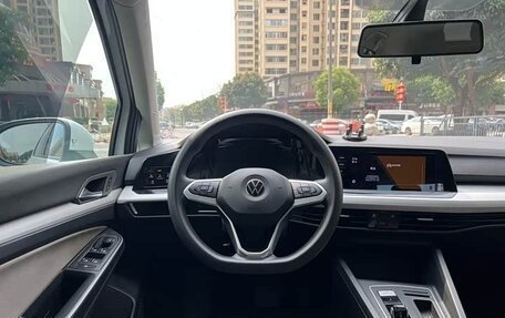 Volkswagen Golf VIII, 2023 год, 1 383 000 рублей, 18 фотография