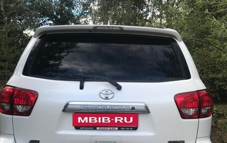 Toyota Sequoia II рестайлинг, 2011 год, 2 700 000 рублей, 3 фотография