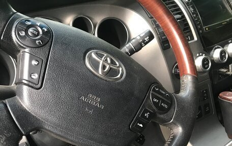 Toyota Sequoia II рестайлинг, 2011 год, 2 700 000 рублей, 6 фотография