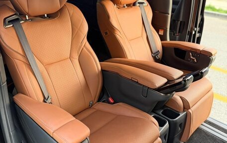 Toyota Alphard, 2025 год, 11 680 000 рублей, 26 фотография