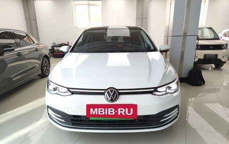 Volkswagen Golf VIII, 2023 год, 2 030 000 рублей, 2 фотография