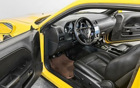 Dodge Challenger III рестайлинг 2, 2013 год, 1 980 000 рублей, 5 фотография