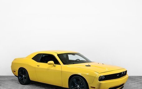 Dodge Challenger III рестайлинг 2, 2013 год, 1 980 000 рублей, 2 фотография