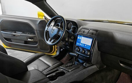 Dodge Challenger III рестайлинг 2, 2013 год, 1 980 000 рублей, 8 фотография
