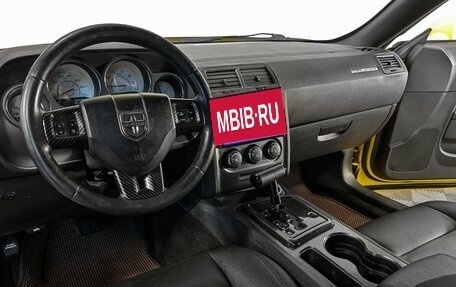 Dodge Challenger III рестайлинг 2, 2013 год, 1 980 000 рублей, 6 фотография
