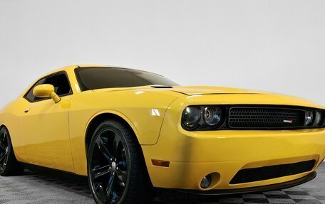 Dodge Challenger III рестайлинг 2, 2013 год, 1 980 000 рублей, 13 фотография