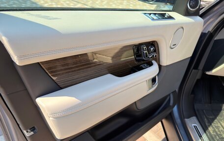 Land Rover Range Rover IV рестайлинг, 2018 год, 6 800 000 рублей, 13 фотография