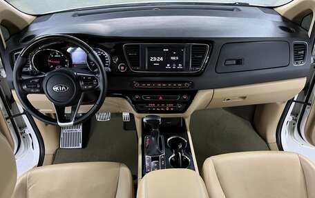 KIA Carnival III, 2019 год, 3 150 000 рублей, 15 фотография