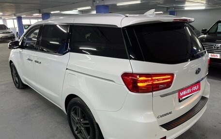 KIA Carnival III, 2019 год, 3 150 000 рублей, 7 фотография