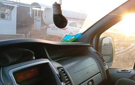 Renault Trafic, 2011 год, 1 520 000 рублей, 2 фотография